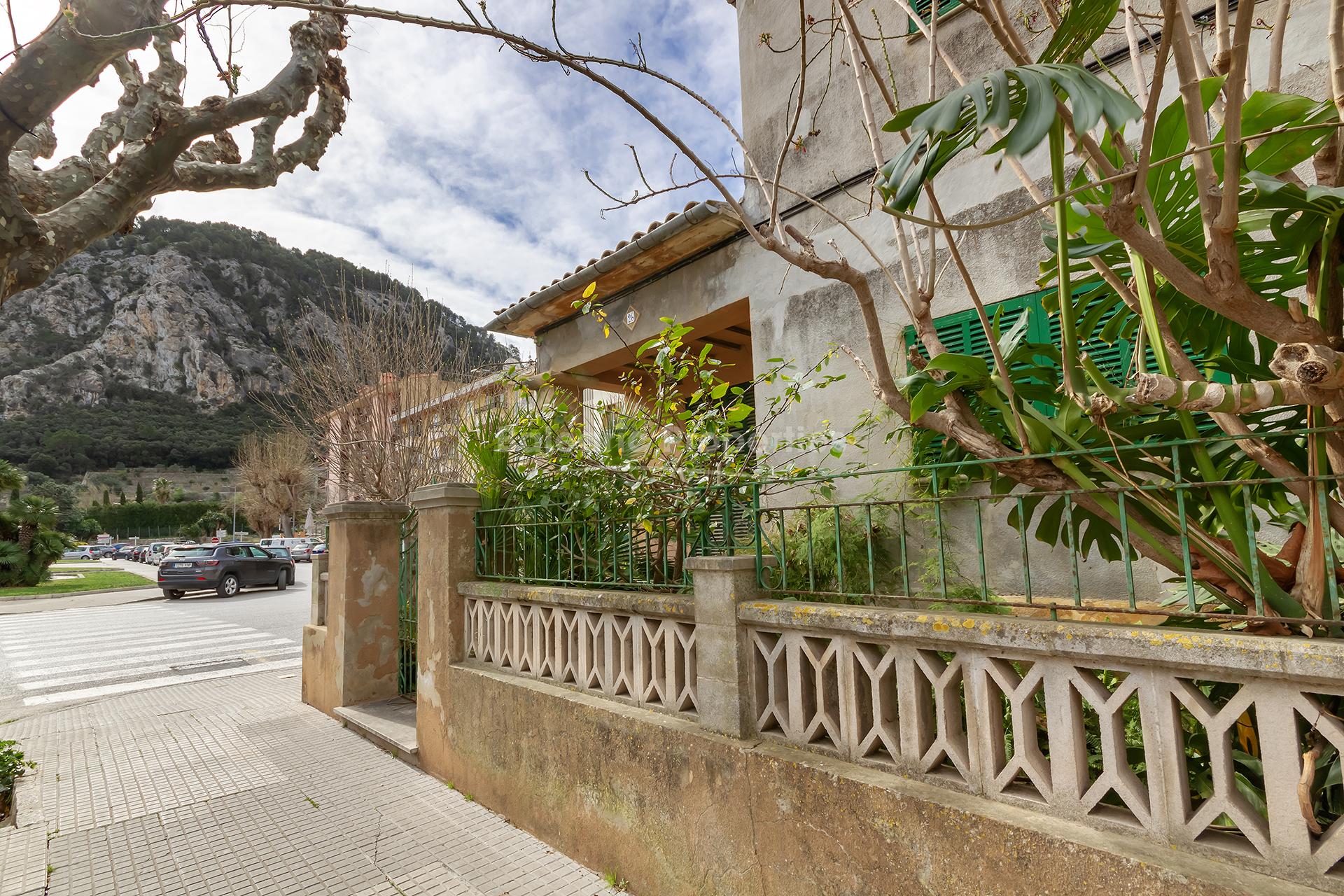 Town house with lots of potential for sale in Pollensa old town, Mallorca