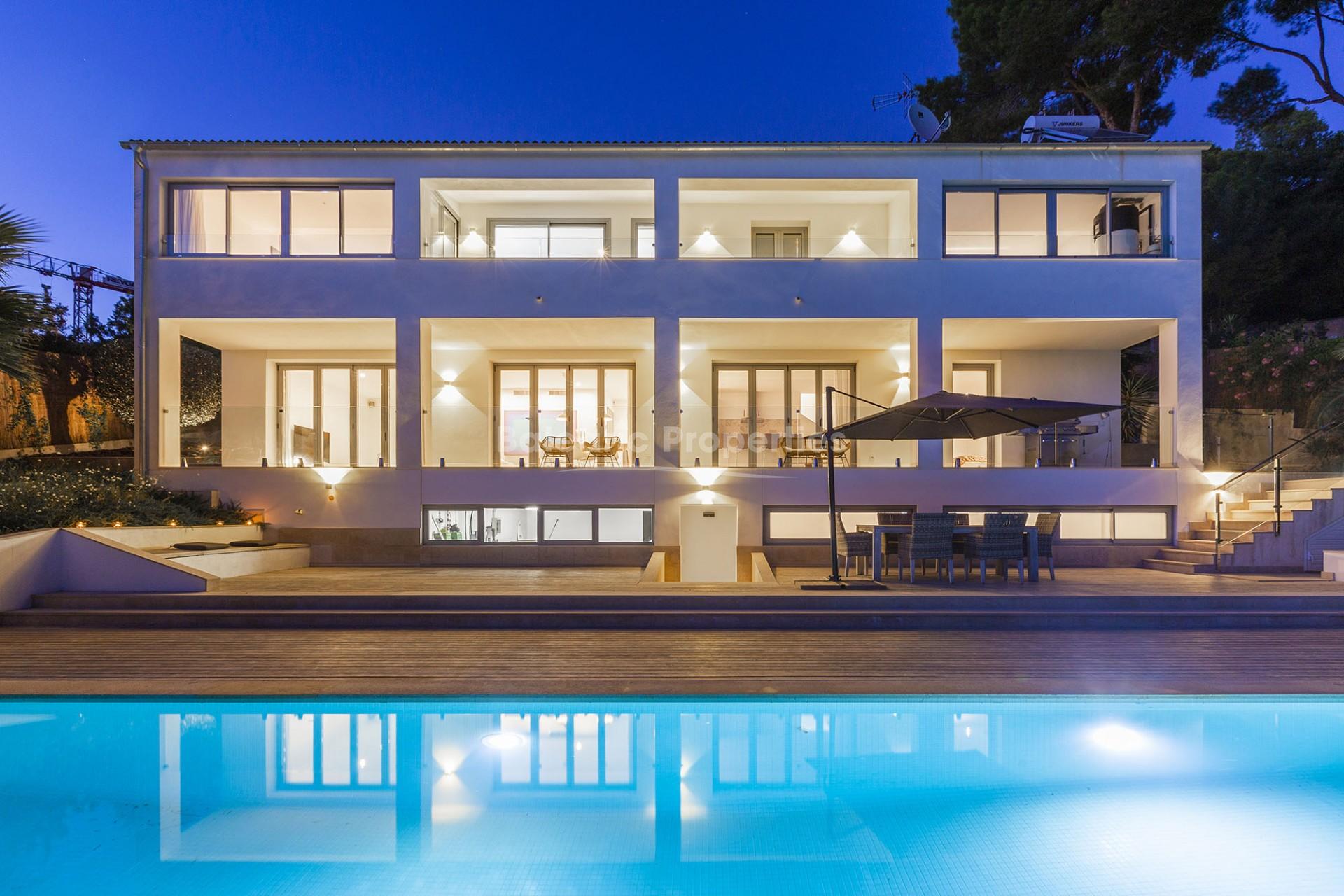 Elegante villa moderna con vistas al mar en venta en Costa d'en Blanes, Mallorca