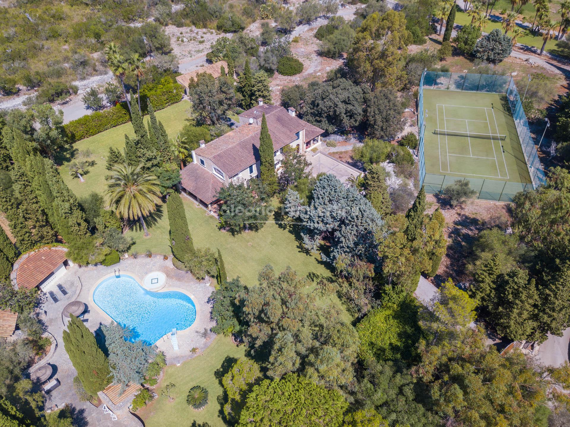Extraordinary country home with tennis court for sale in Pollensa, Mallorca