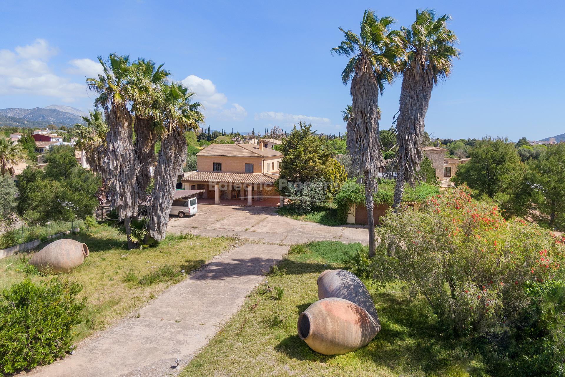 Unique villa with pool and tennis court for sale in Lloseta, Mallorca