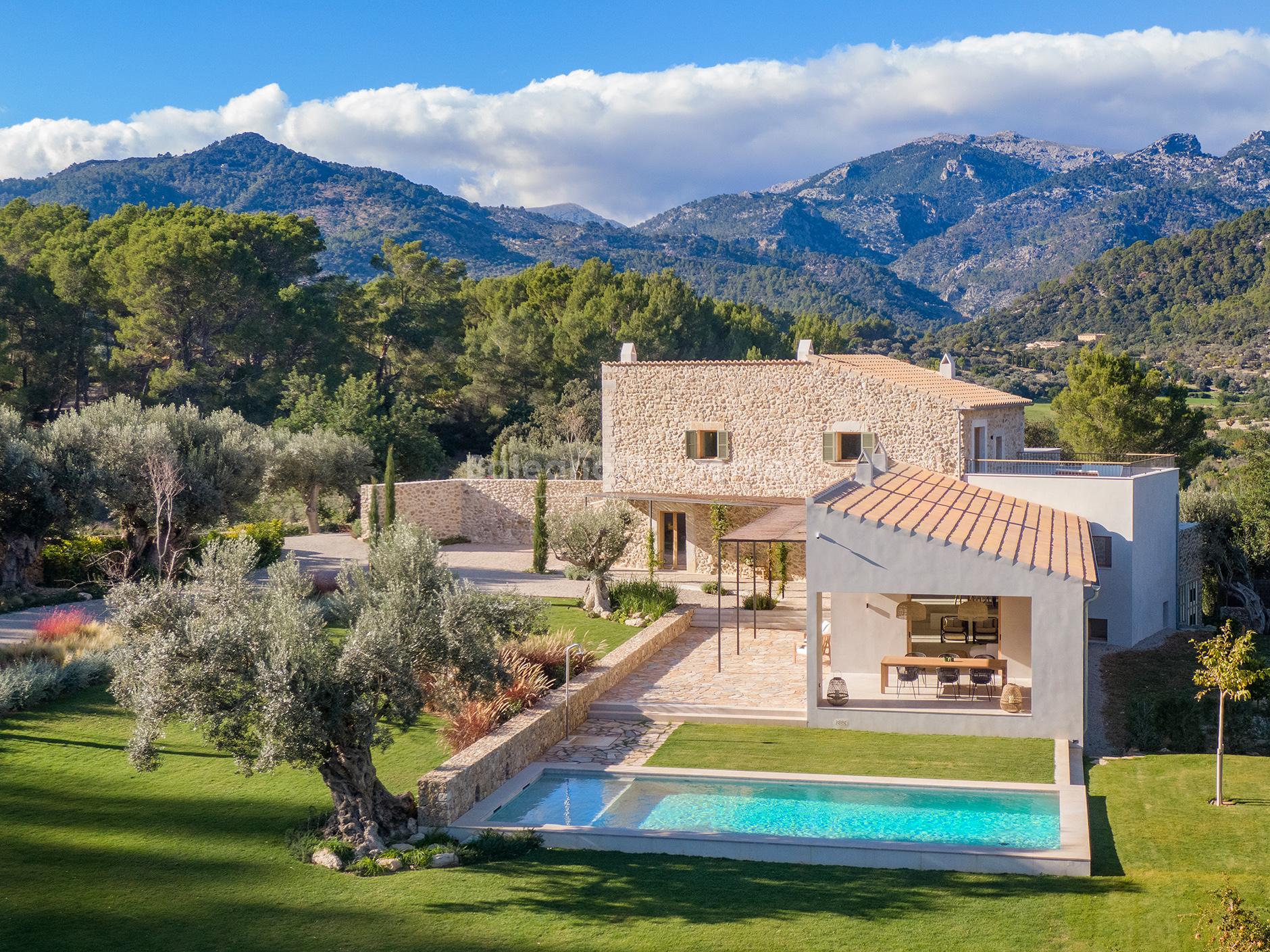 Luxurious country villa for sale with panoramic views in Selva, Mallorca