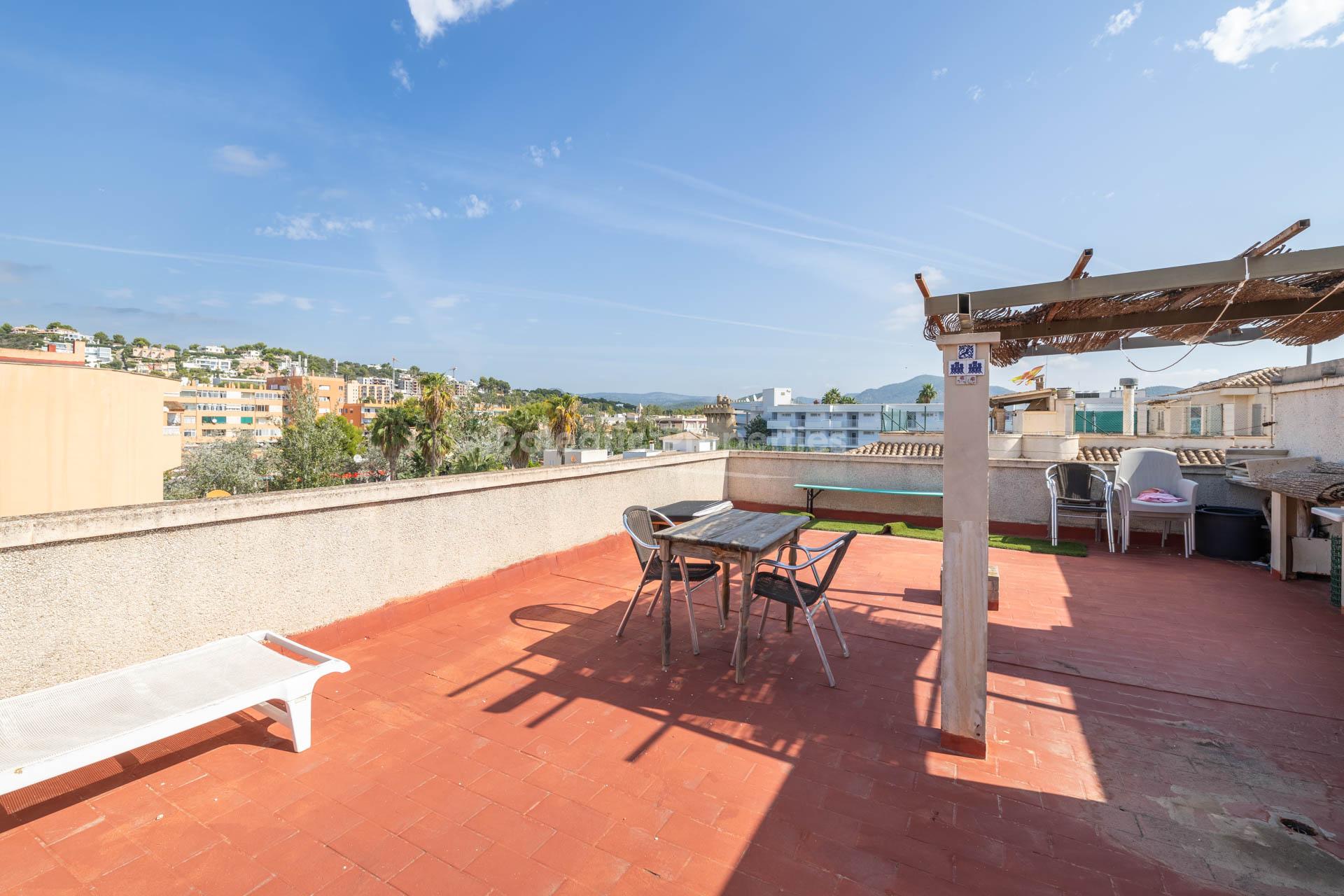 Penthouse apartment with large roof terrace for sale in Santa Ponsa, Mallorca
