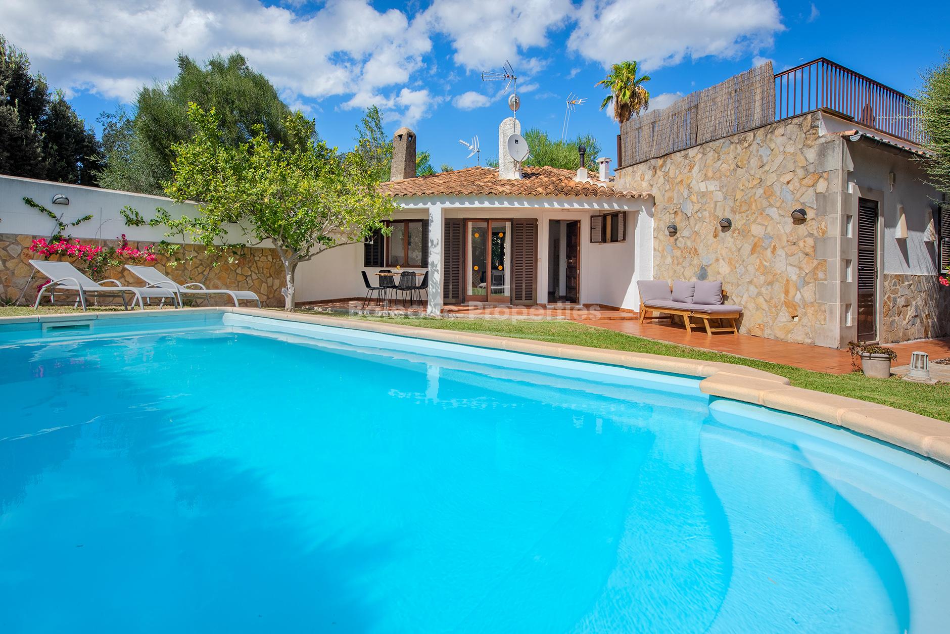 Encantadora casa con licencia de alquiler vacacional en venta cerca de Pollensa, Mallorca
