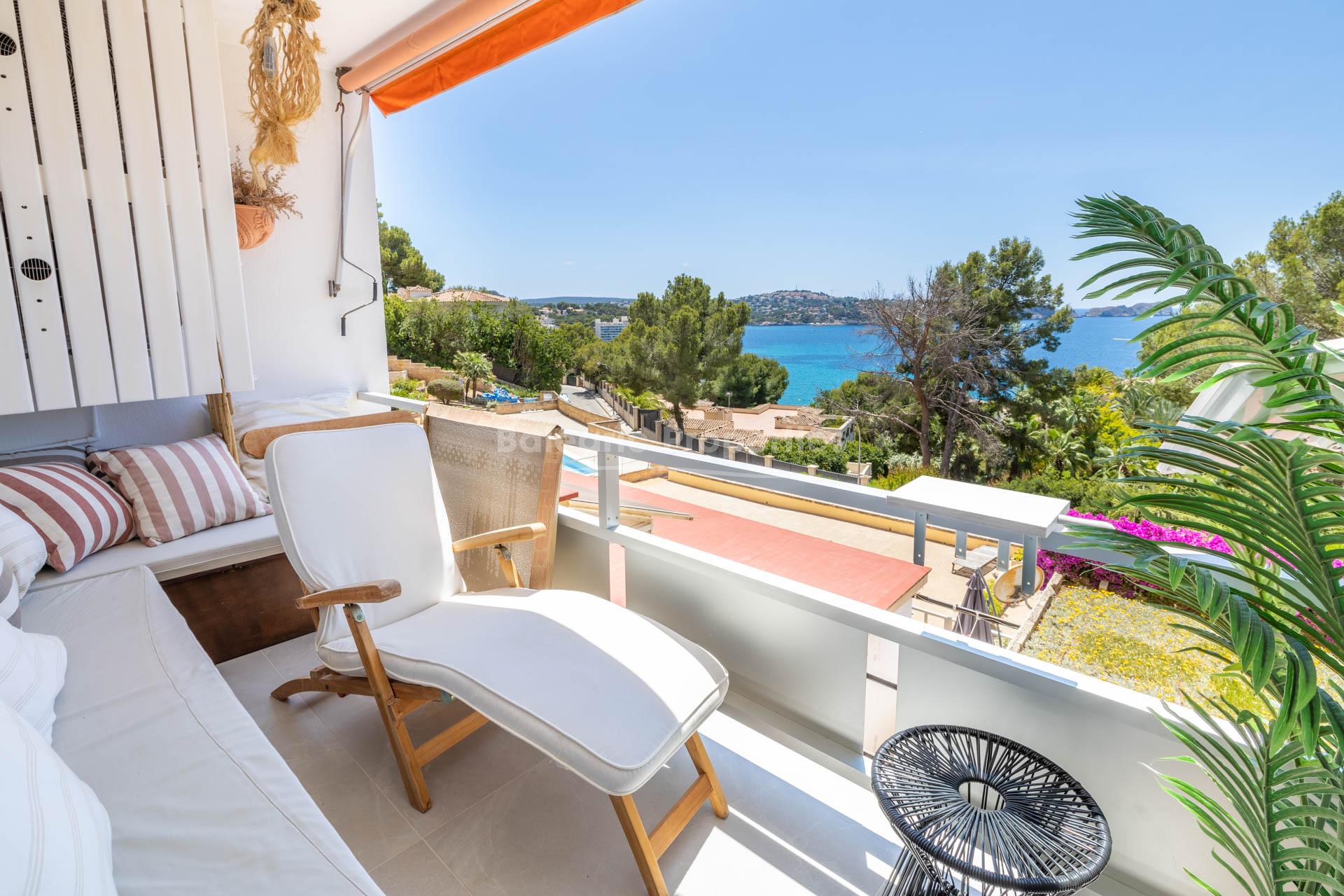Apartamento reformado en venta con vistas al mar en Costa de la Calma, Mallorca