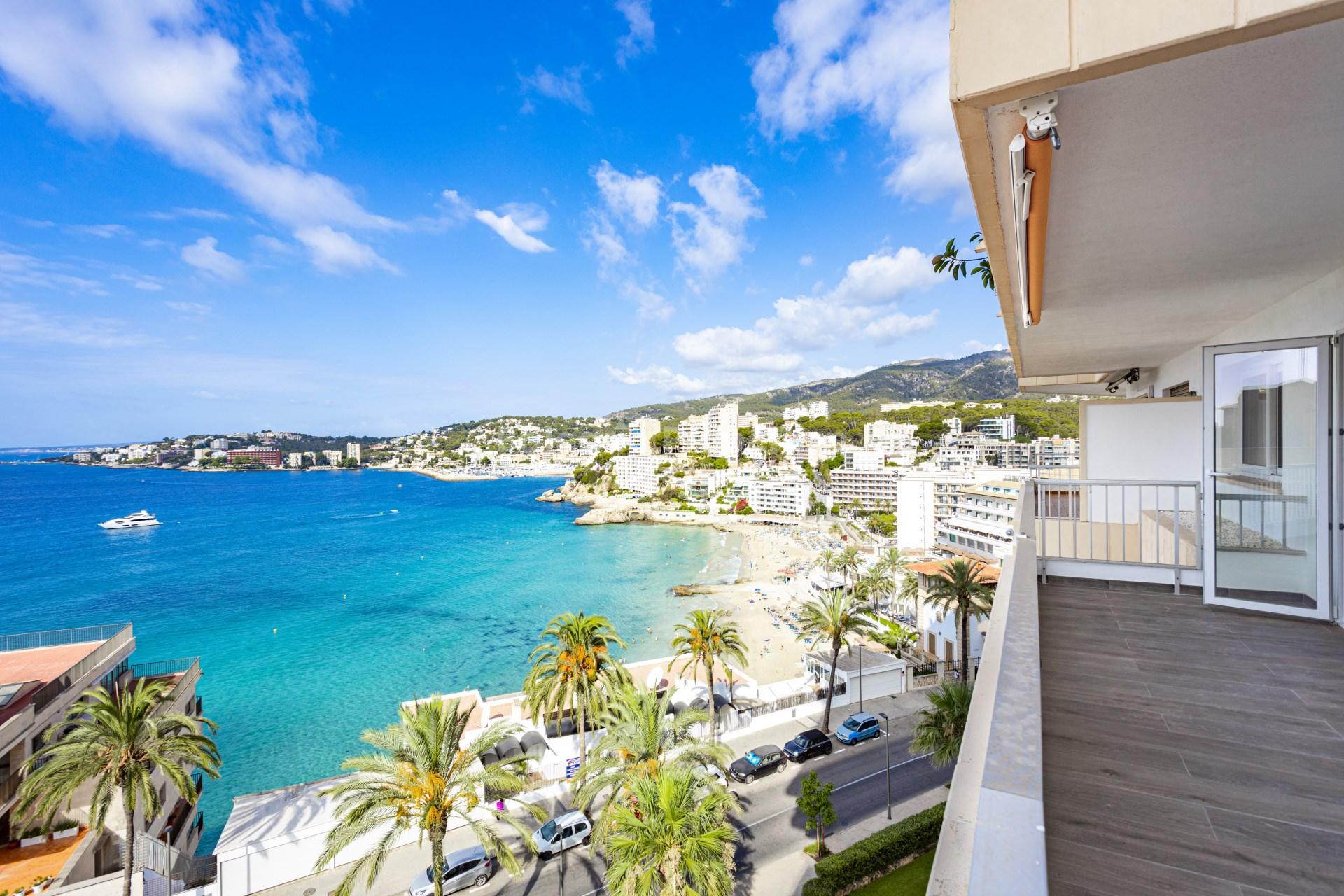 Chic renovated apartment with great sea and mountain views for sale in Cala Major