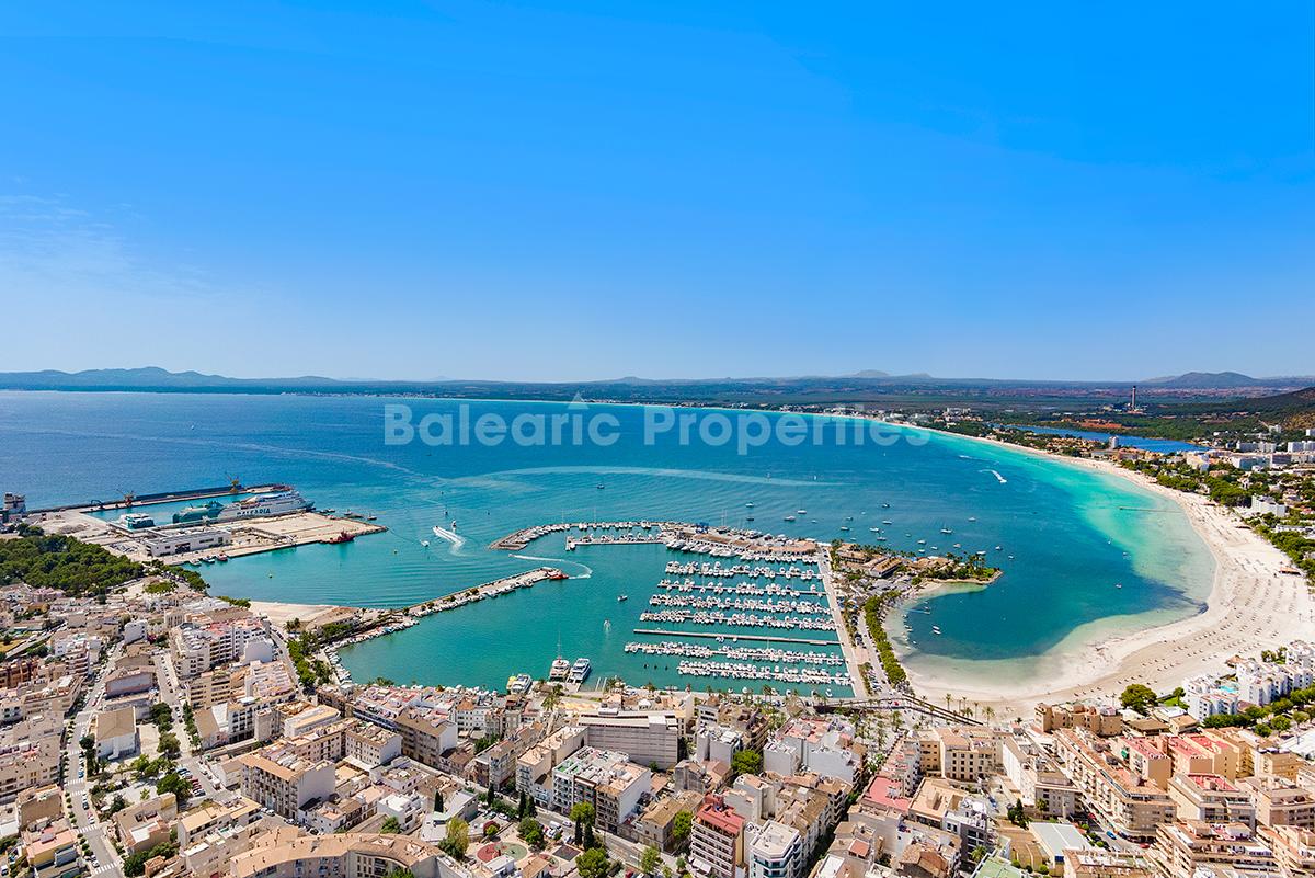 Front line apartment with beach access for sale in Puerto Alcudia, Mallorca