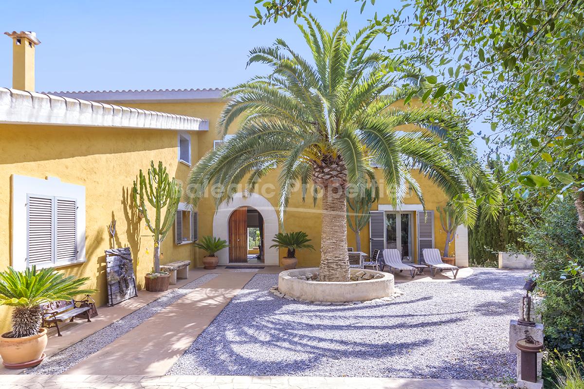 Traditional villa with guest apartment for sale in the north of Mallorca