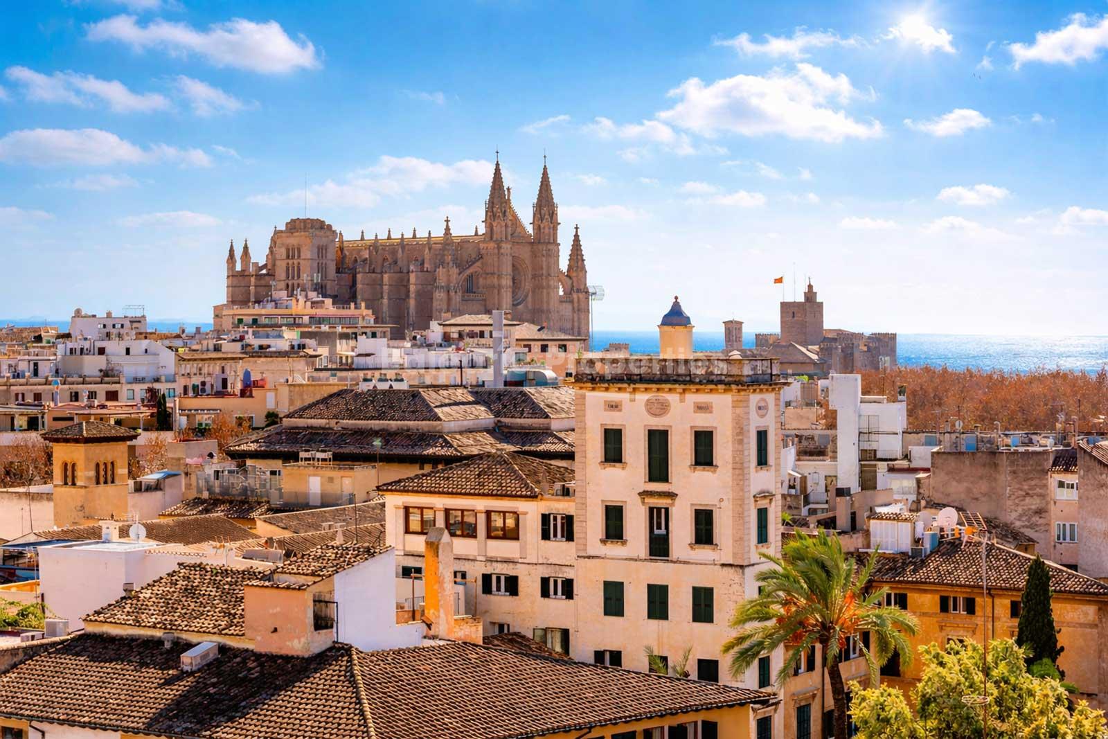 Exclusive penthouse to renovate for sale in Palma, Mallorca