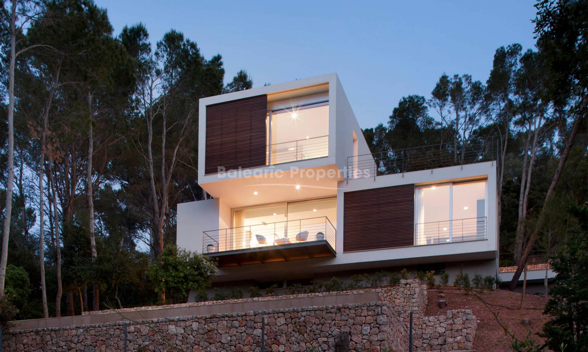 Moderne Villa mit Ferienlizenz kaufen in Puerto Pollensa, Nord-Mallorca