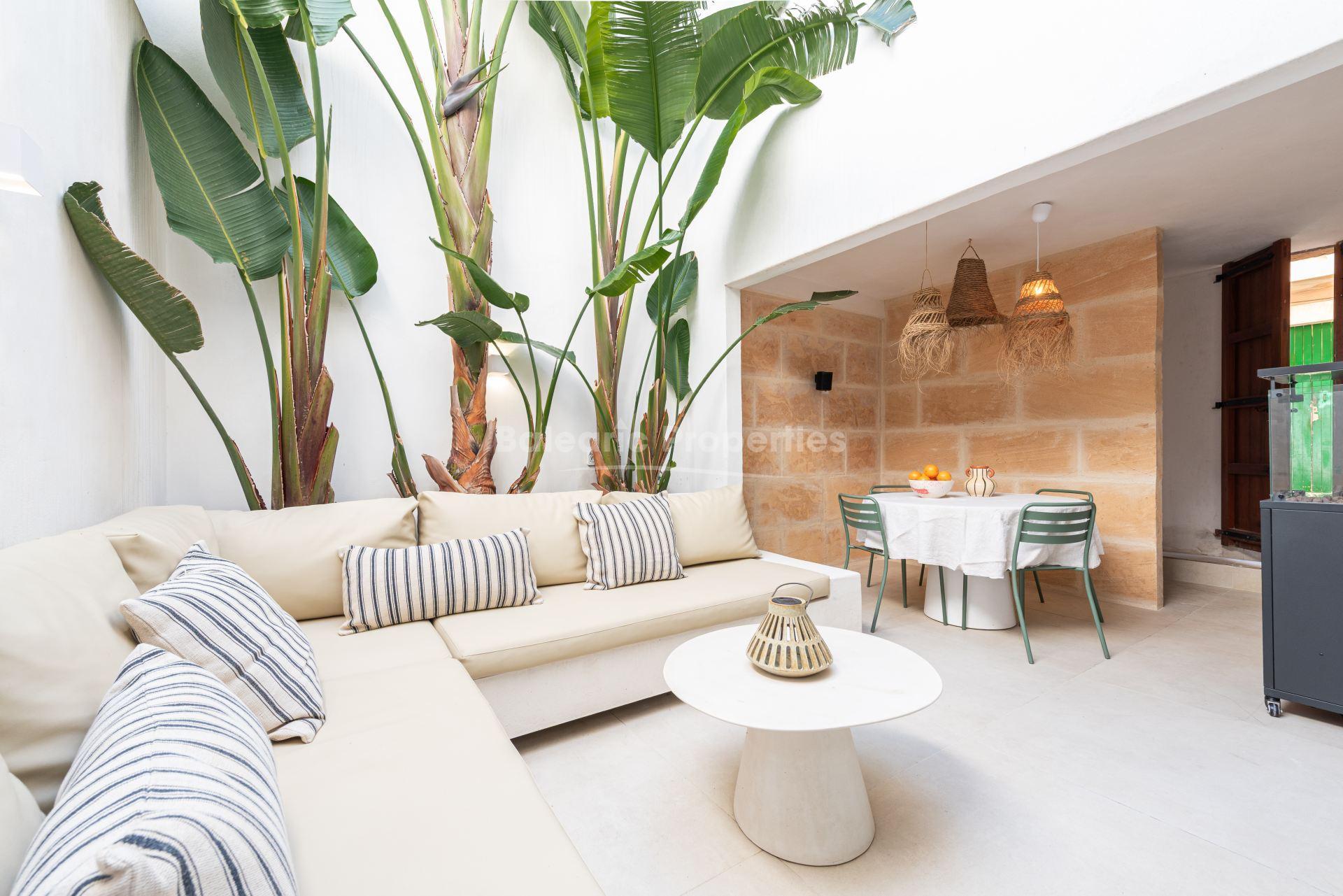 Hermosa casa de pueblo con terraza en la azotea en venta en Alcúdia, Norte de Mallorca