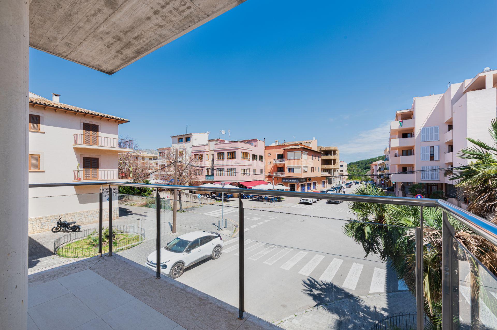 Bright apartment with balcony for sale in Pollensa, North Mallorca