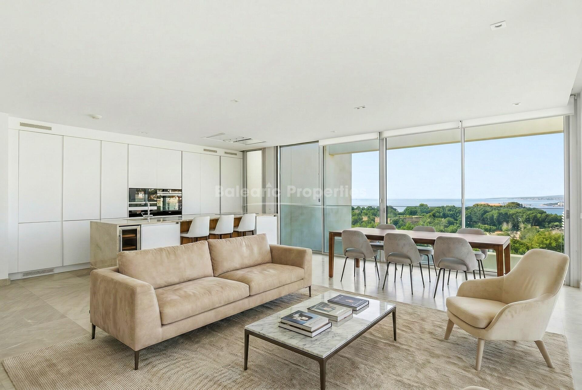 Luxury sea-view penthouse with roof terrace for sale in Palma, Mallorca