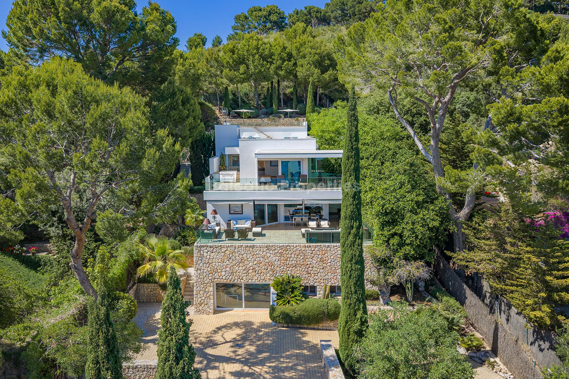 Excepcional villa con vistas al mar en venta junto a la playa en Formentor, al norte de Mallorca