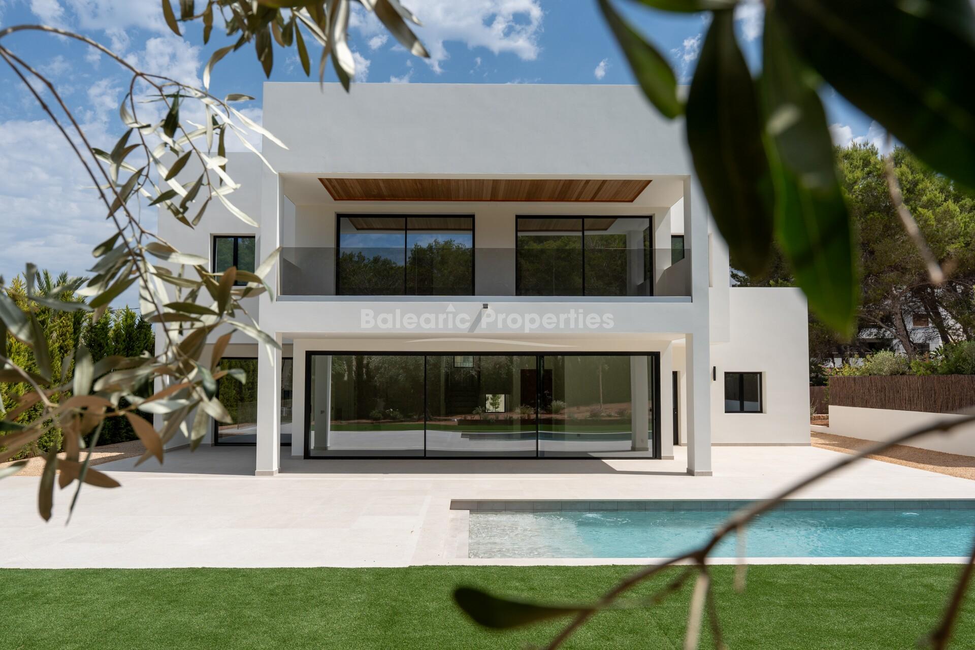 Neu gebaute Luxusvilla nahe dem Meer zum Verkauf in Es Canar, Ibiza