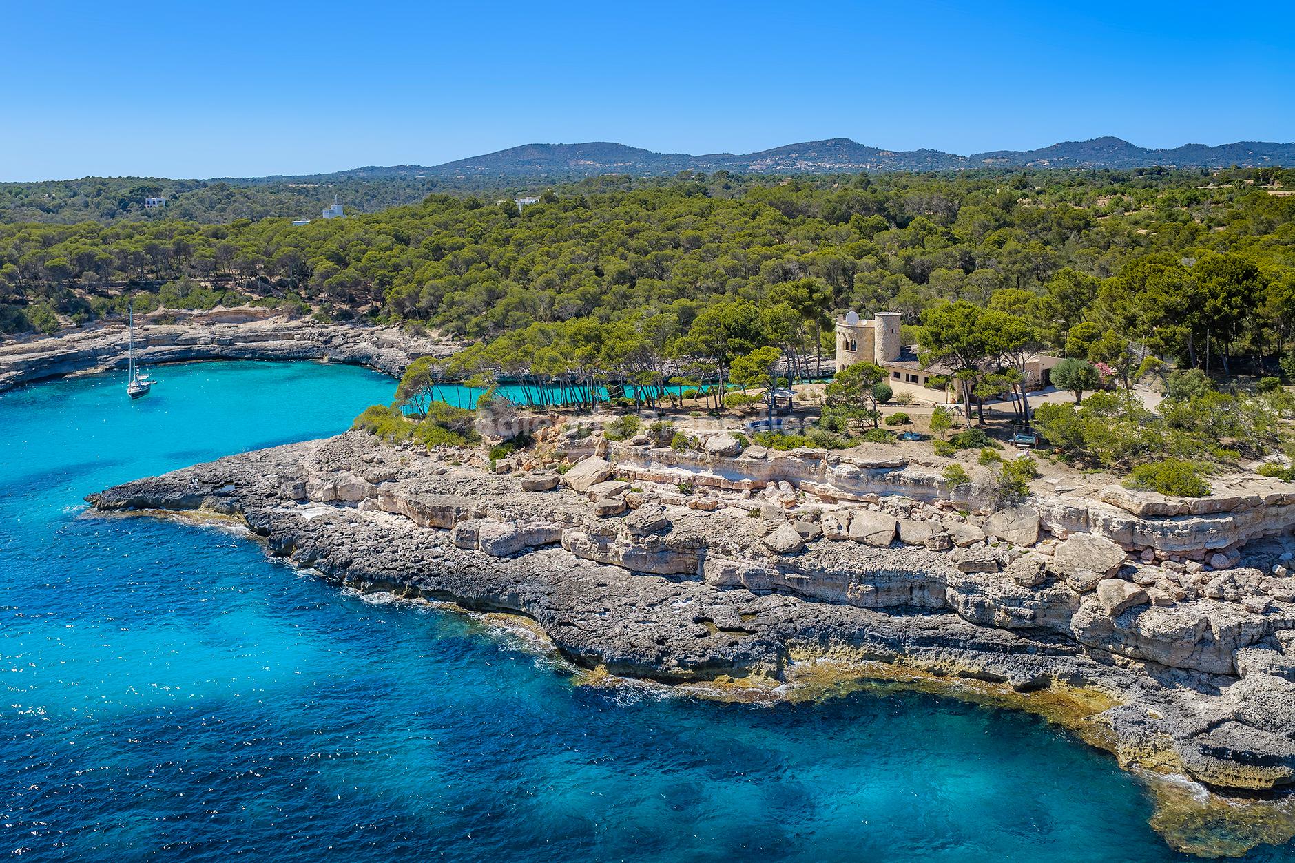 Coastal finca and private estate for sale in Parc Natural de Mondragó, Mallorca