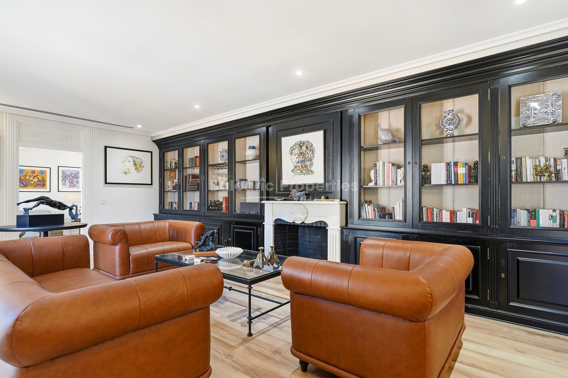 Elegant 4-Bedroom Luxury Apartment for sale in Palma Old Town, Mallorca