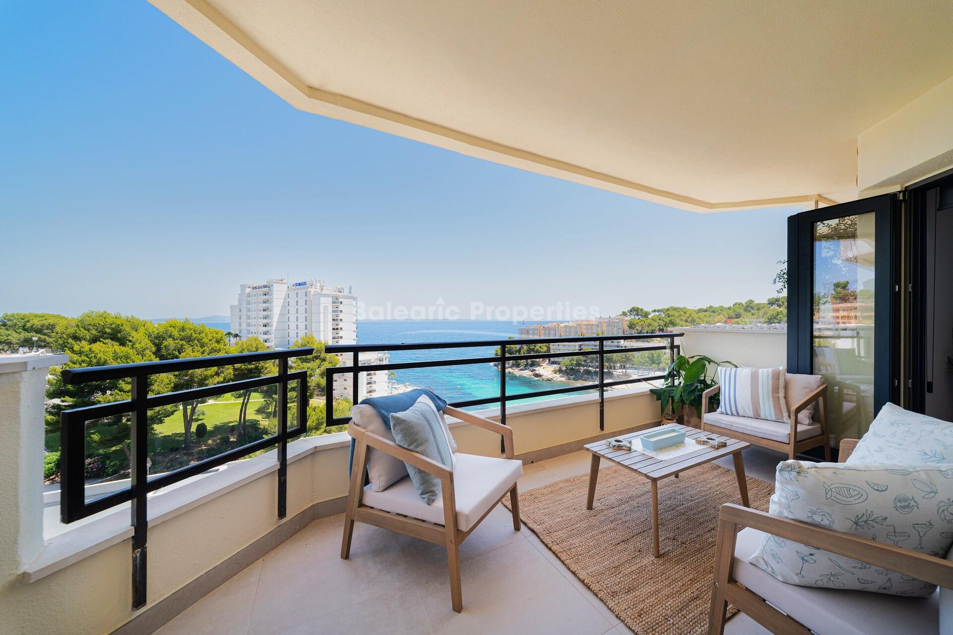 Ático en venta con acceso directo a la playa en Cala Vinyes, suroeste de Mallorca