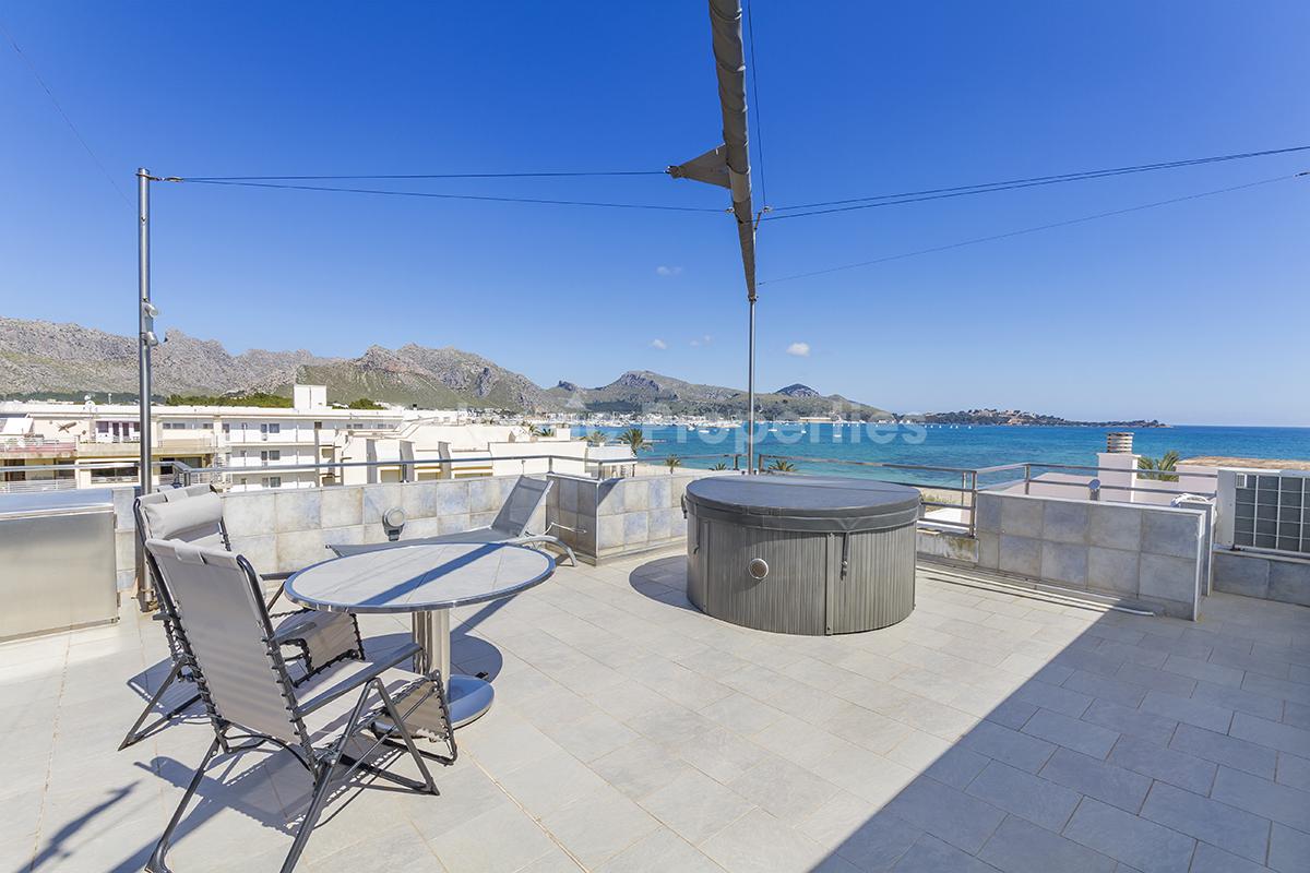 Beachfront penthouse with holiday rental license in Puerto Pollensa, Mallorca