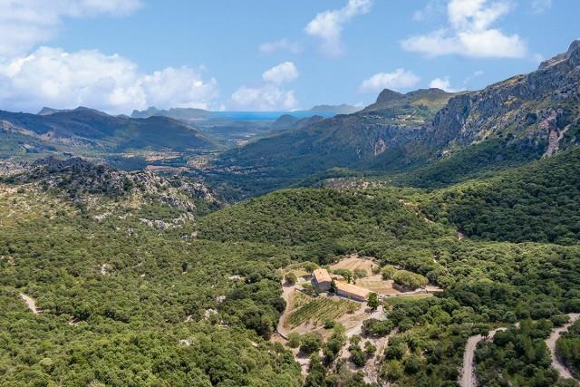 Manor for sale overlooking the whole of Pollença Bay, Mallorca