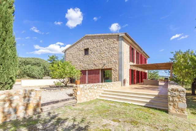 Stylish country villa with holiday license for sale near Selva, Mallorca 
