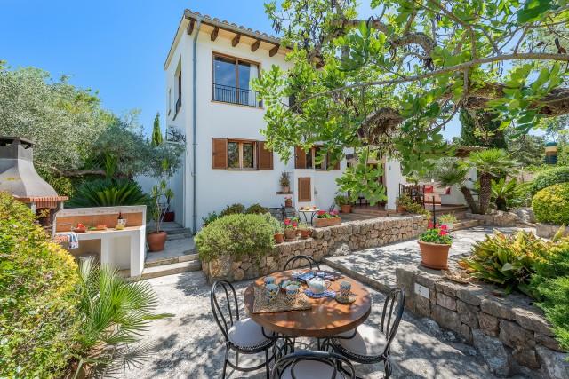 Rustic villa with holiday license for sale in Pollensa, North Mallorca