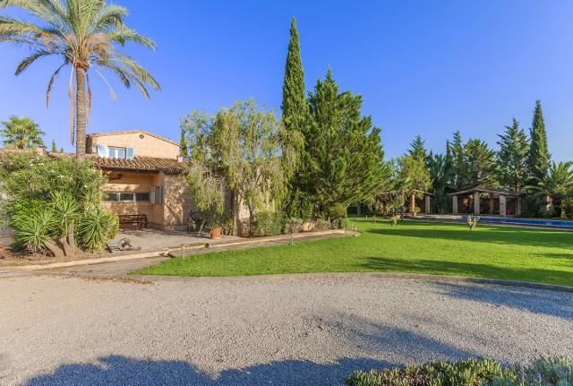 Beautiful villa with rental license for sale in Moscari, Mallorca 
