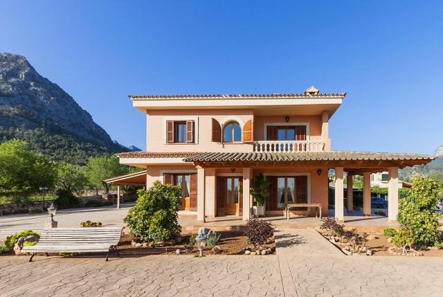 Wonderful property with plot of 7.000 m2 for sale in Bunyola, Mallorca
