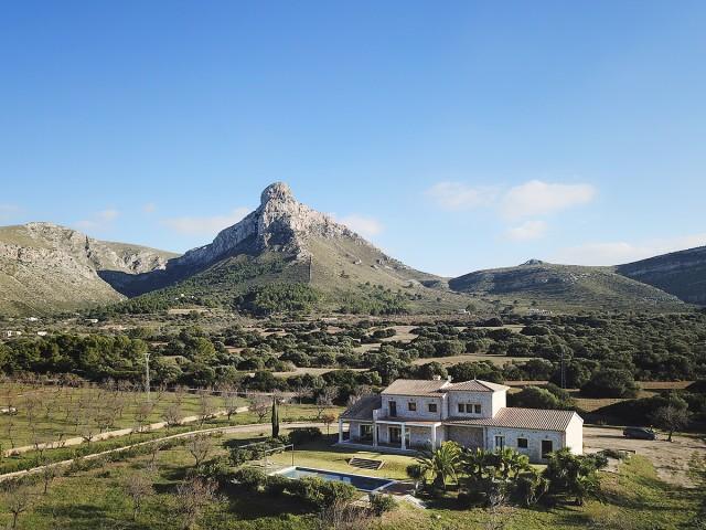 Stunning, sea view country property for sale near Colonia San Pere, Mallorca