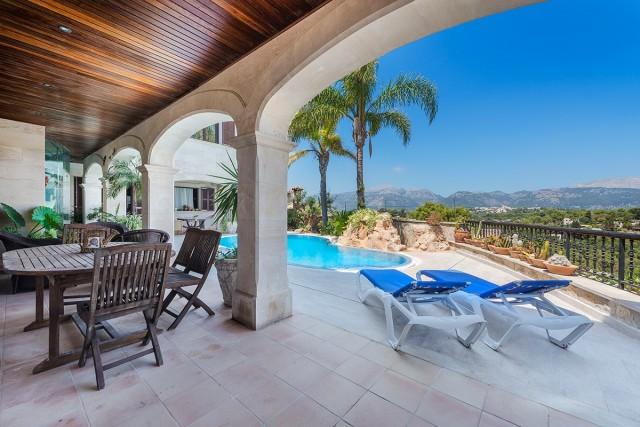 Impressive luxury house with expansive views for sale in Buger, Mallorca