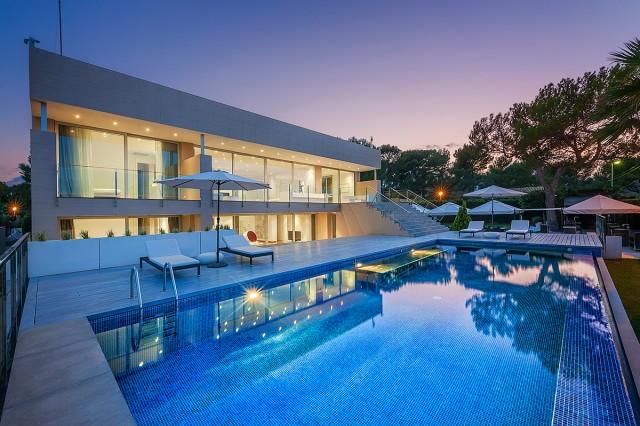 Ultra-modern villa for sale in Alcúdia, Mallorca