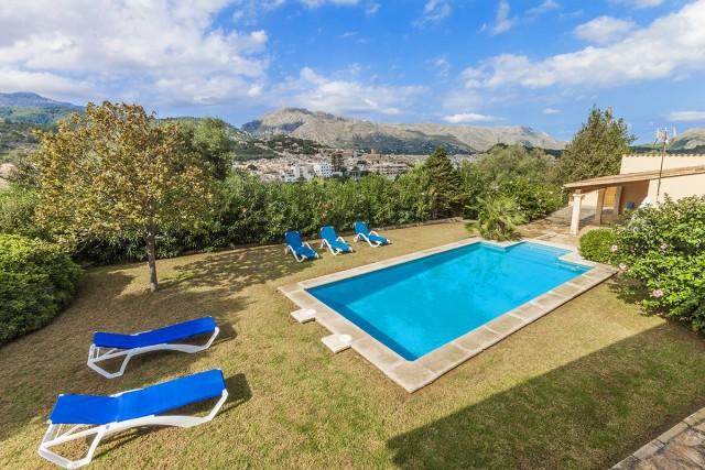 Villa with holiday rental license for sale in Pollensa, Mallorca