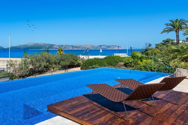 Villa de lujo de nueva construcción con vistas en primera línea en venta en Bonaire, Mallorca