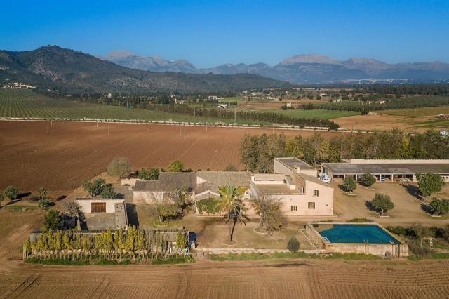Enormous Mallorca country property with investment potential for sale in Llubí, Mallorca