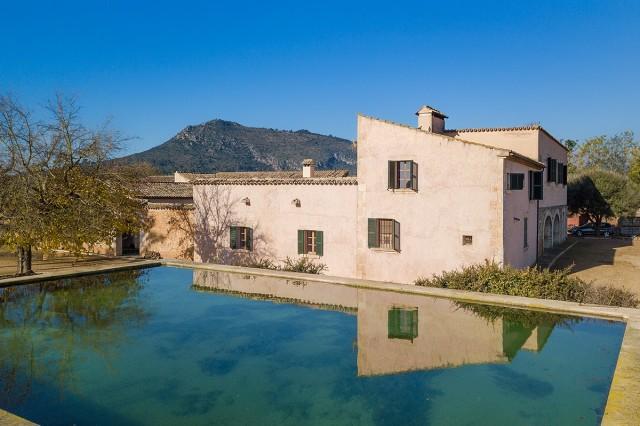 Enormous Mallorca country property with investment potential for sale in Llubí, Mallorca