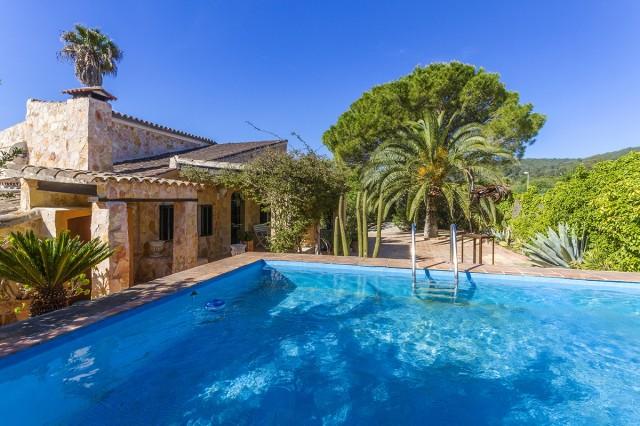 Charming villa in a quiet location for sale in Pollensa, Mallorca