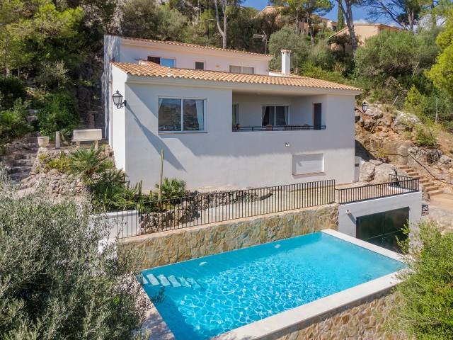 Hermosa casa con vistas al mar en venta en Puerto Pollensa, Mallorca