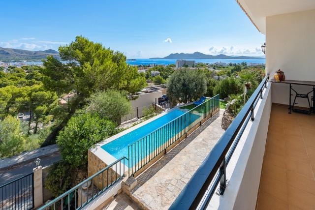 Hermosa casa con vistas al mar en venta en Puerto Pollensa, Mallorca