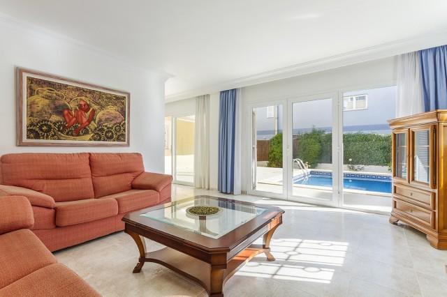 Spacious ground floor apartment for sale in Puerto Pollensa, Mallorca