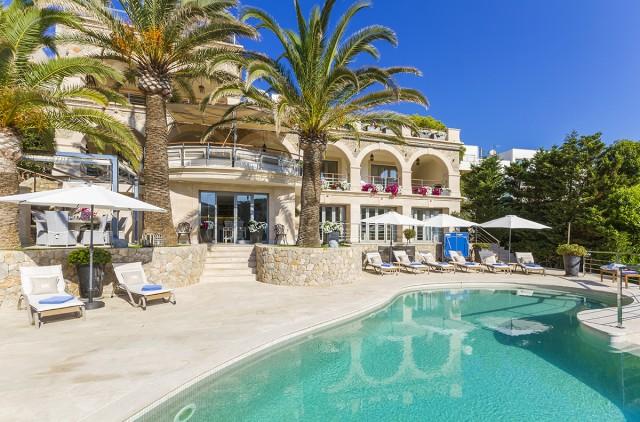 Prestigiosa villa de lujo en primera línea en venta en Puerto Andratx, Mallorca