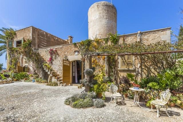 Traditional country property with sea views for sale near Porto Colom, Mallorca
