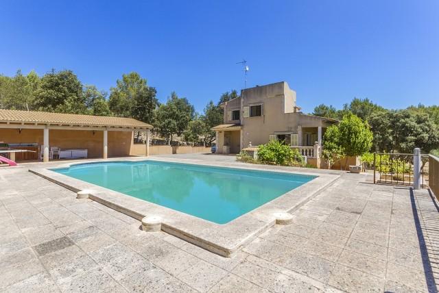 Finca with magnificent views of the countryside and mountains for sale in Campos, Mallorca