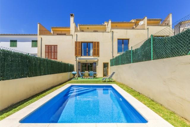 Encantadora casa de pueblo con piscina y licencia de vacaciones en venta en Campanet, Mallorca
