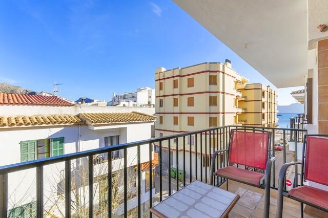 Apartamento de tres dormitorios en venta a solo 50 metros de la playa en Puerto Pollensa, Mallorca