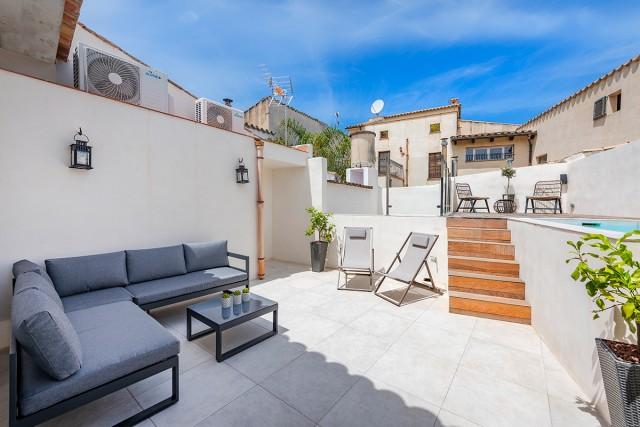 Completely reformed town house with pool for sale in the old town of Pollensa, Mallorca