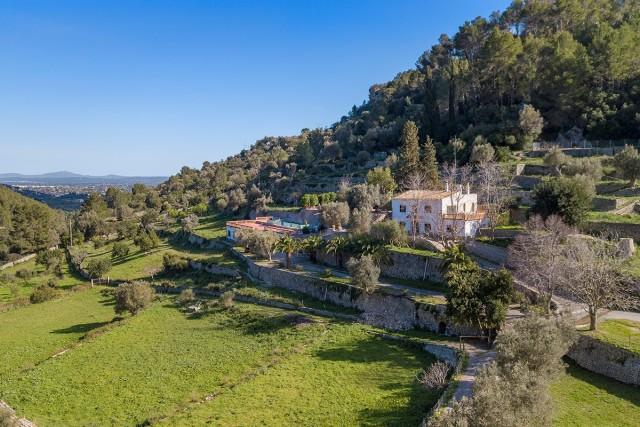 Extensive country property for sale in Alaró, Mallorca