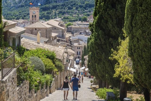 Magnificent, renovated villa with incredible views for sale in Pollensa, North Mallorca
