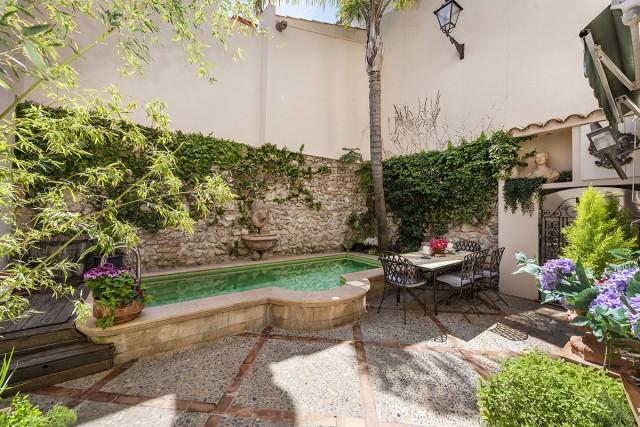 Lujosa casa de pueblo con piscina en venta en el corazón de Pollensa, Mallorca