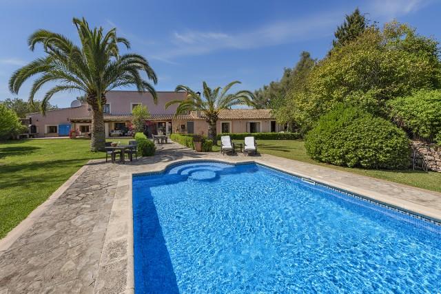Spacious country house for sale in Santa Eugenia, Mallorca