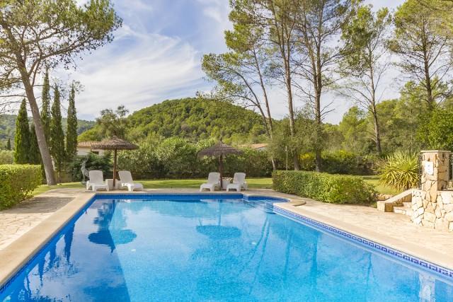 Atractiva villa con gran solar a la venta cerca de Pollensa, Mallorca