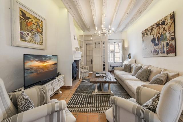 Casa de pueblo renovada con licencia de alquiler en venta en Pollensa, Mallorca